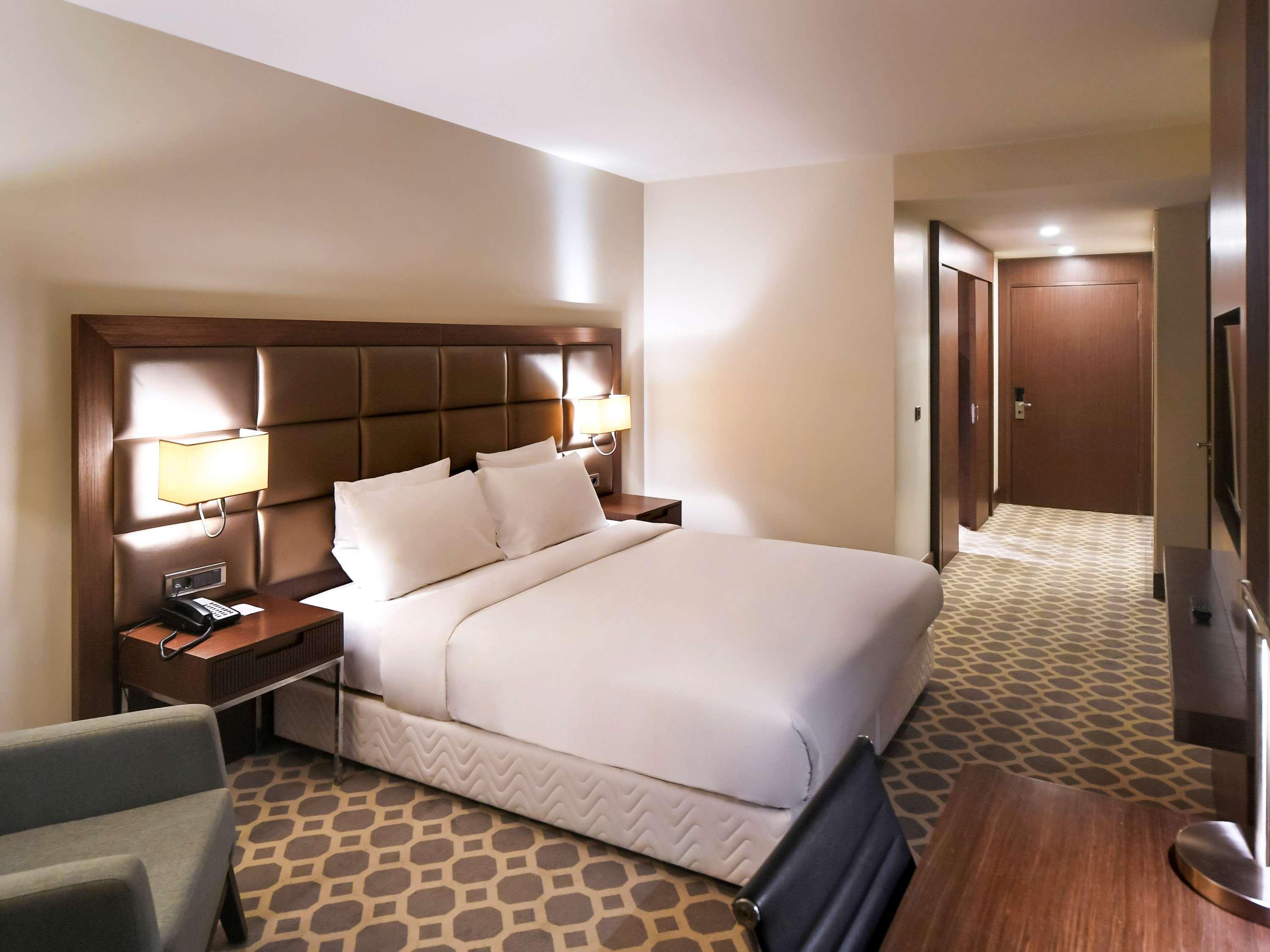 Mercure Istanbul West Hotel & Convention Center Экстерьер фото
