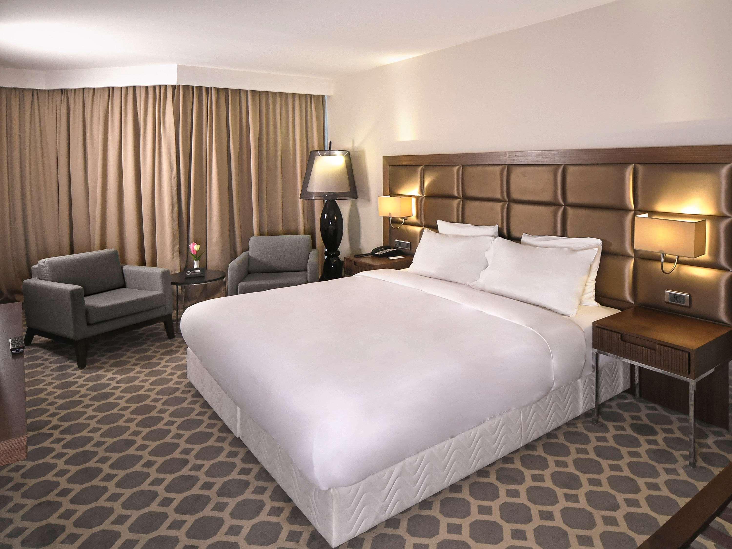 Mercure Istanbul West Hotel & Convention Center Экстерьер фото