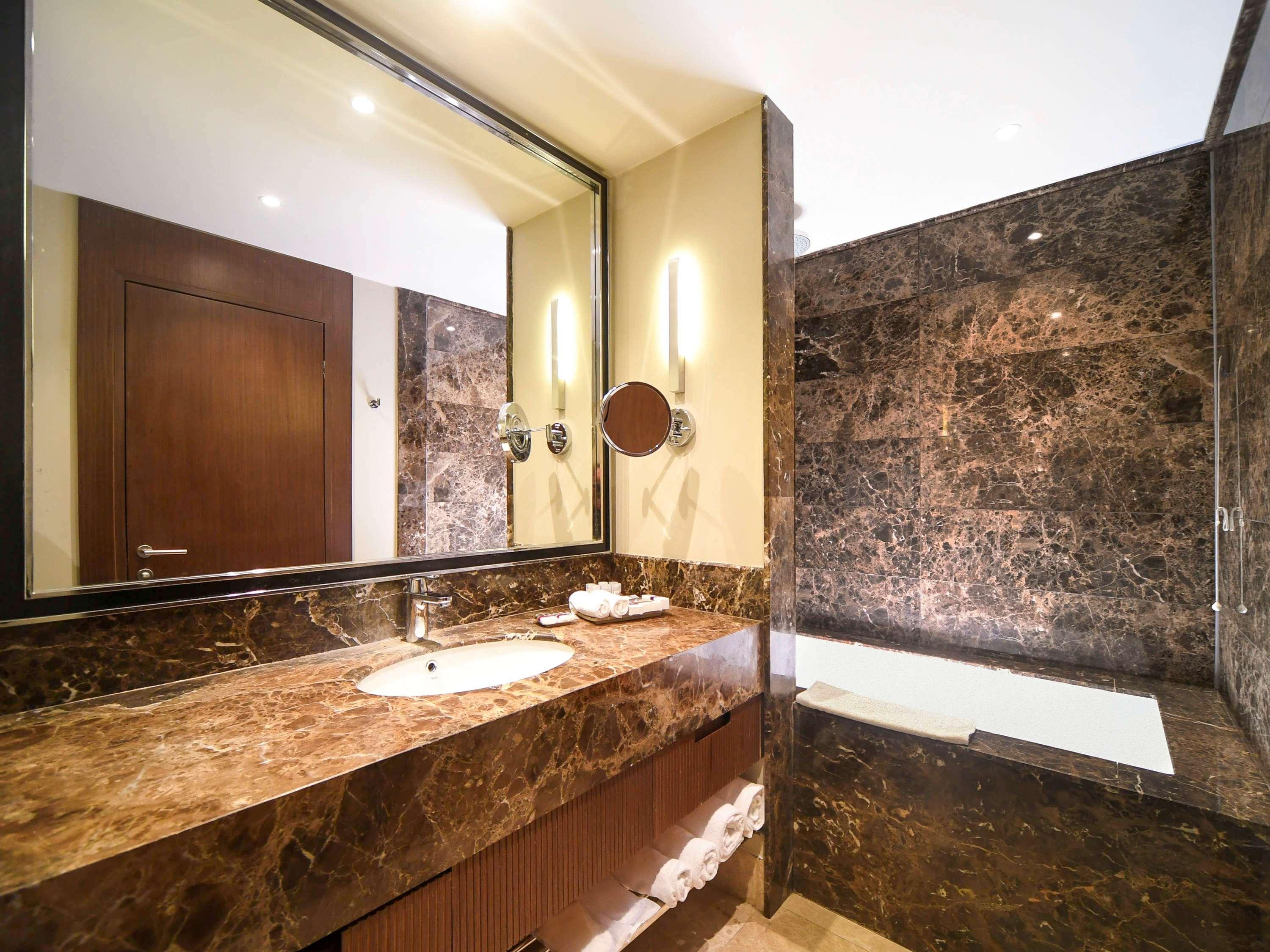 Mercure Istanbul West Hotel & Convention Center Экстерьер фото