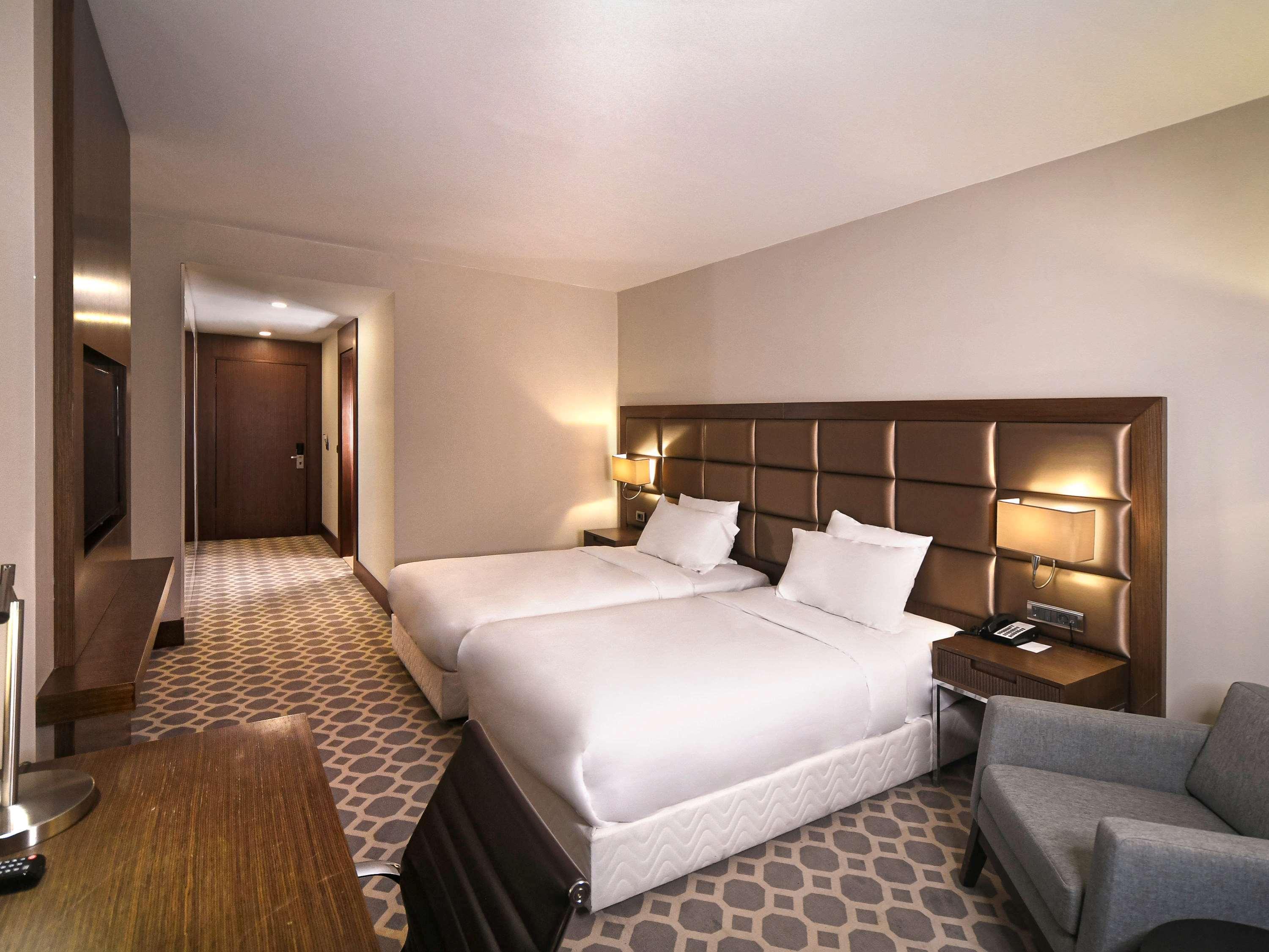 Mercure Istanbul West Hotel & Convention Center Экстерьер фото