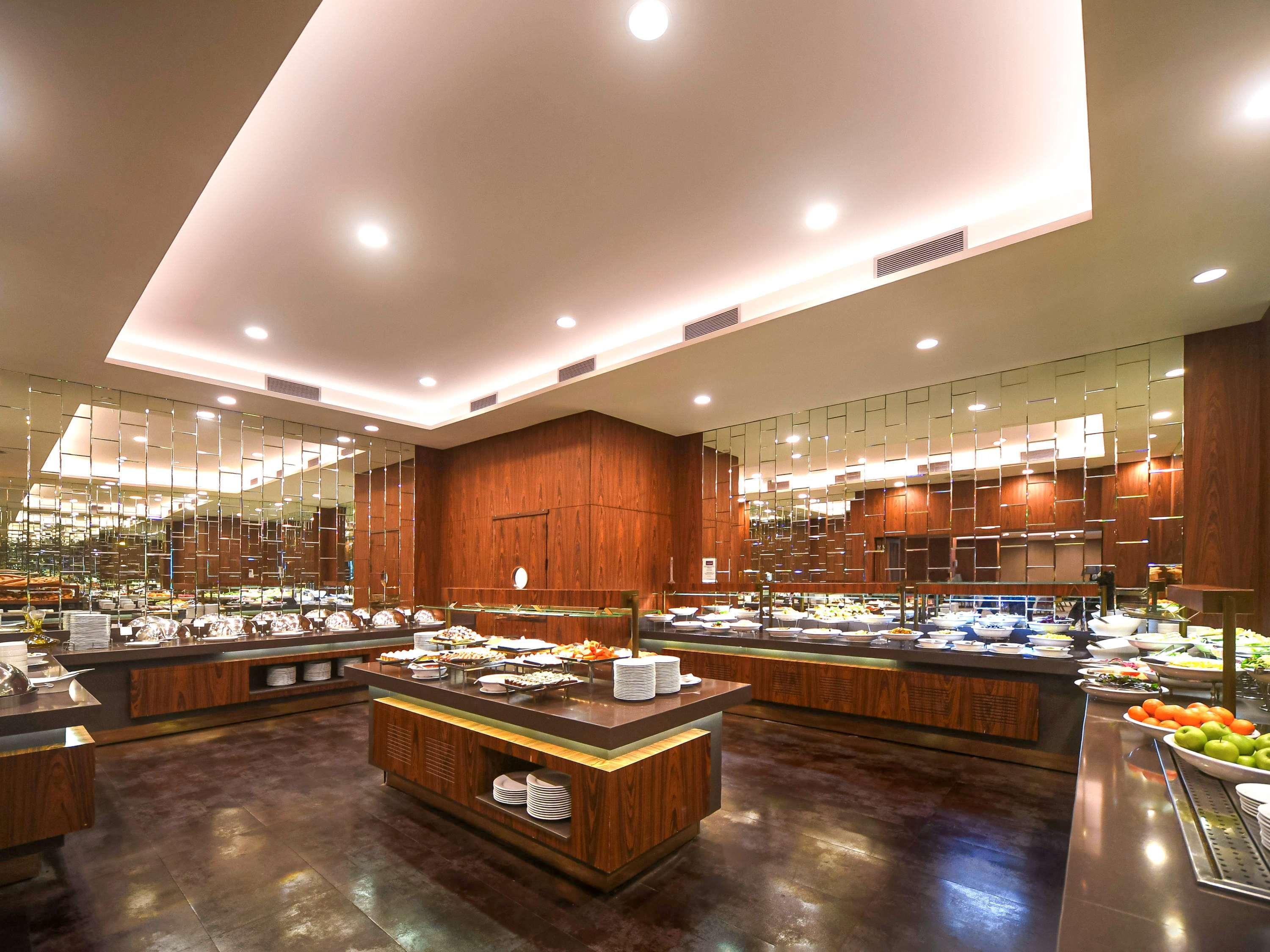 Mercure Istanbul West Hotel & Convention Center Экстерьер фото