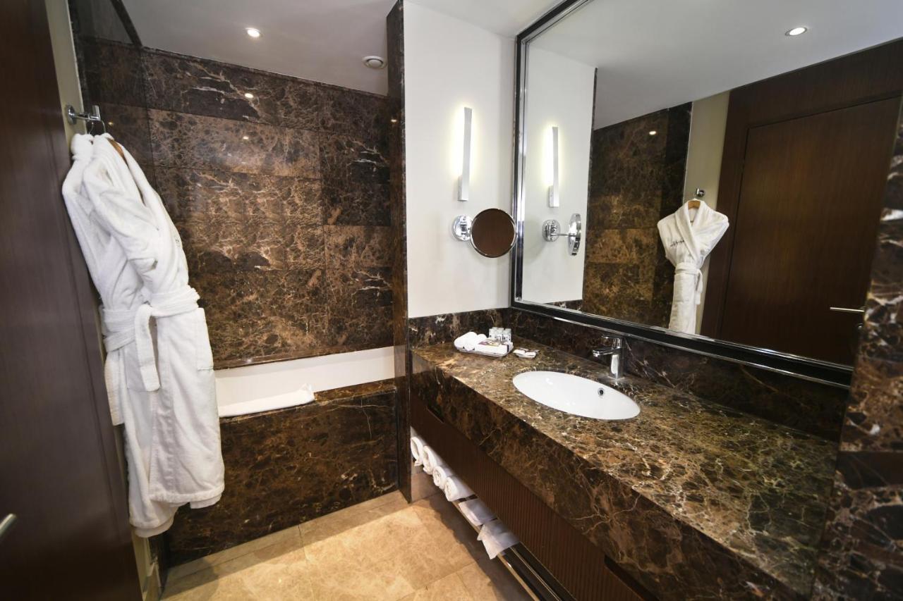 Mercure Istanbul West Hotel & Convention Center Экстерьер фото